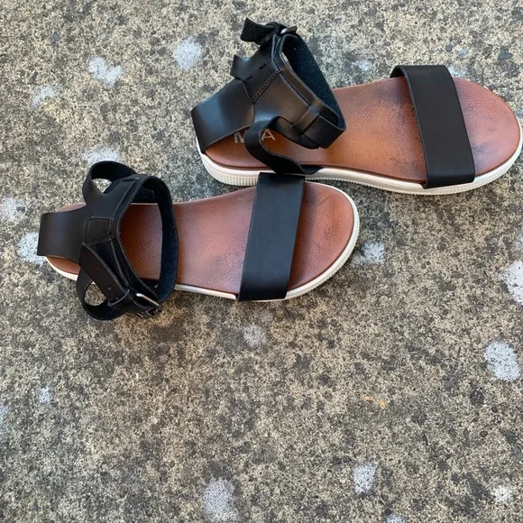 MIA Black and Brown Sandals with Wide Straps| Women 6.5 - Picture 3 of 10